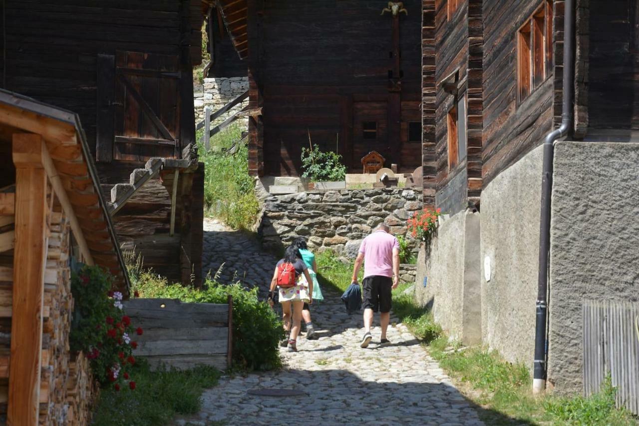 Denkmalgeschuetzter Spycher Total Renoviert Goms Εξωτερικό φωτογραφία